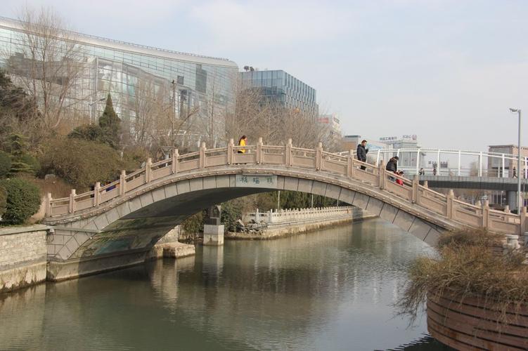 济南大明湖的桥