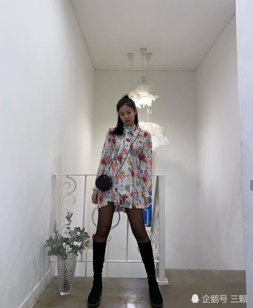 jennie煎妮ins上又po美照!美腿可不是说着玩的