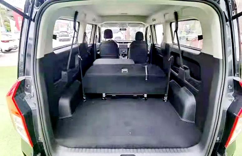 五菱征程要来了可选双色车身还拥有七八九座多种布局