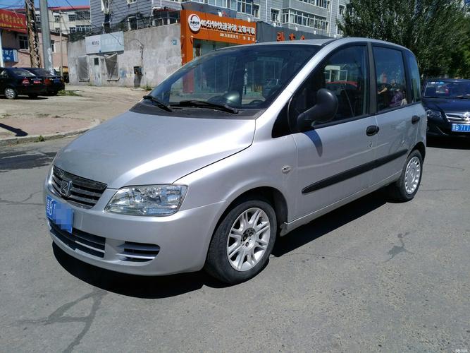 众泰 朗悦 2010款 1.6l 汽油豪华型6座