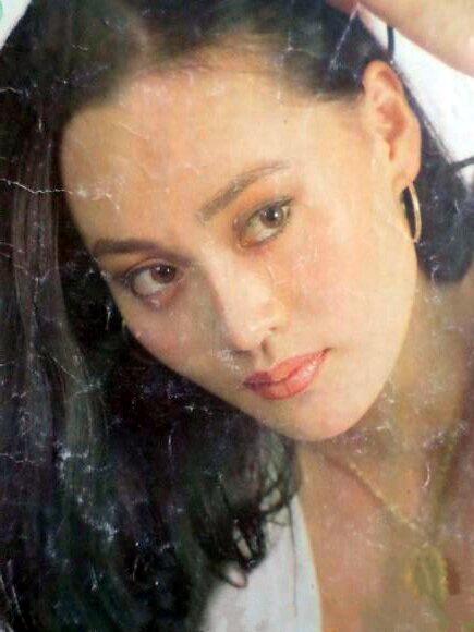 1984年,宋佳在电影《淘金王》中饰演小露珠,正式出道.