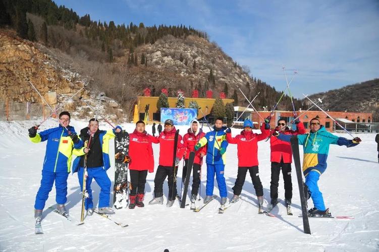 地址:济南市仲宫街道商家村    九顶塔滑雪场