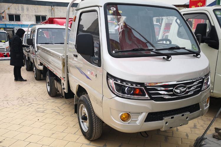 唐骏汽车 赛菱f3-1 1.2l 88马力 汽油 2.