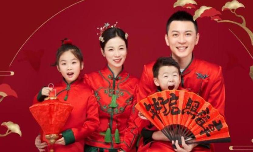 原创杨鸣全家福!妻子美丽,儿女双全,球迷调侃尽快培养儿子进辽宁队?