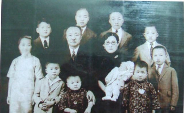 他因好友妻子太漂亮杀友夺妻生下十个子嗣死后竟还享受国葬