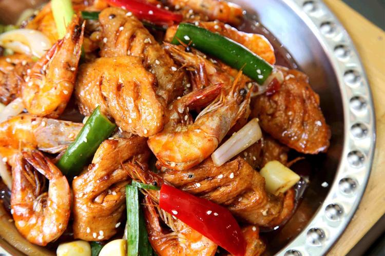 凡在本店吃鱼系列干锅,香辣虾,排骨虾,大满贯虾等系列干锅或吃火锅