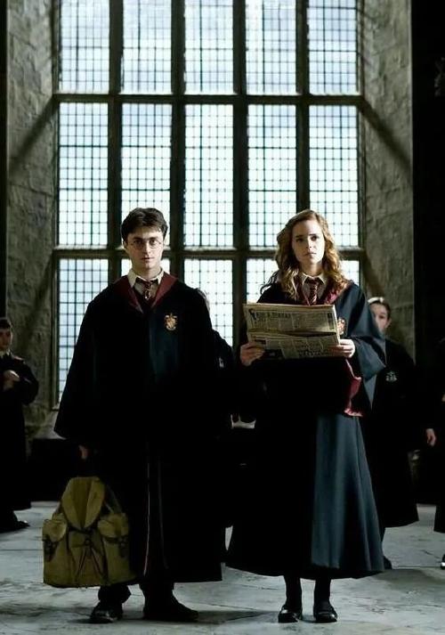 20年了赫敏的英伦复古穿搭依然赢了