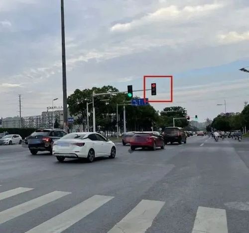 江都这个路口有新信号灯|红绿灯|圆盘灯