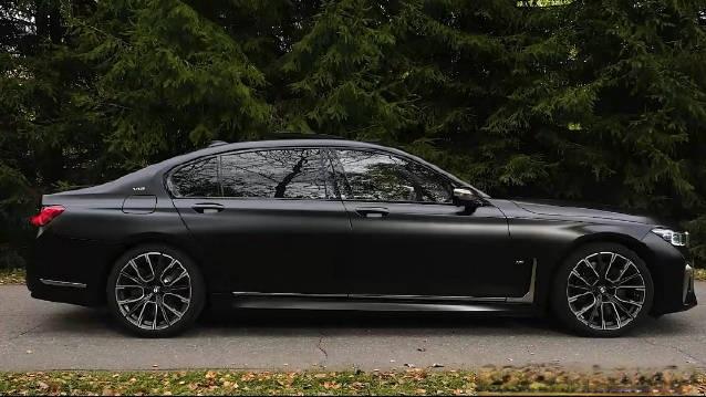 宝马m760lixdrive搭载66升v12发动机百公里加速38秒