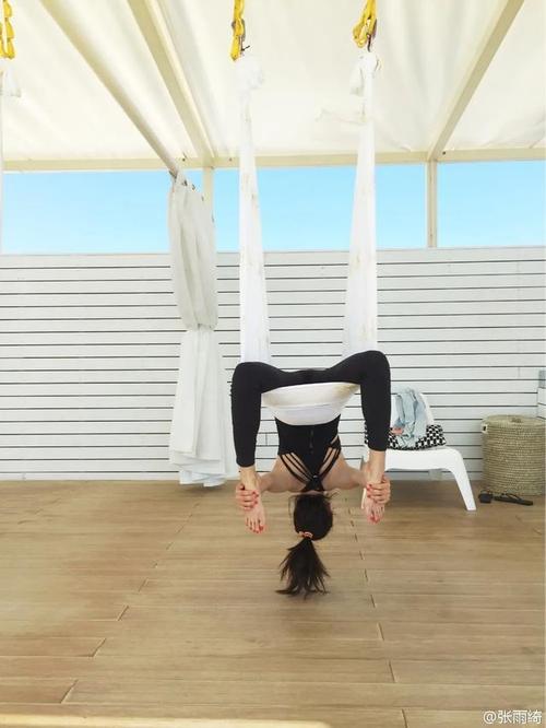 张雨绮光脚跳《屋顶着火》,身材火辣到,性感妩媚又野