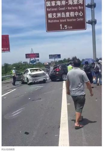 现场惨不忍睹海南交警消息:今天中午1时30分许,g98高速约231公里处