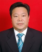 任中共广昌县委驿前镇党委书记,人大主席; 1997年11月,任宜黄县人民