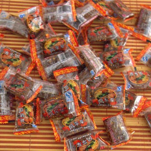 重庆风味麻辣小吃 麻辣风车车零食 麻辣零食小吃 一袋装 包邮商品图片