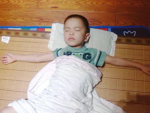 5周岁的宝宝睡觉的样子