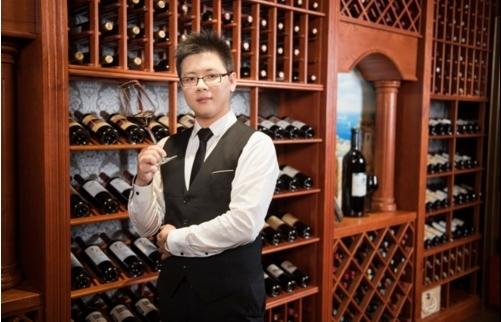 刘俊雄现任法国蓝菲酒庄(国际)有限公司,广东蓝菲酒业有限公司,东莞