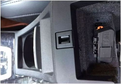 top   雪铁龙c5    位置:中央通道扶手箱内