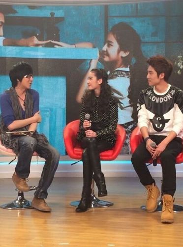 mi2举办专辑《me too》首唱会 与粉丝同唱场面温馨_手机搜狐网