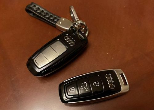 花26万买奥迪a4l,却只收到一把车钥匙,车主起诉经销商