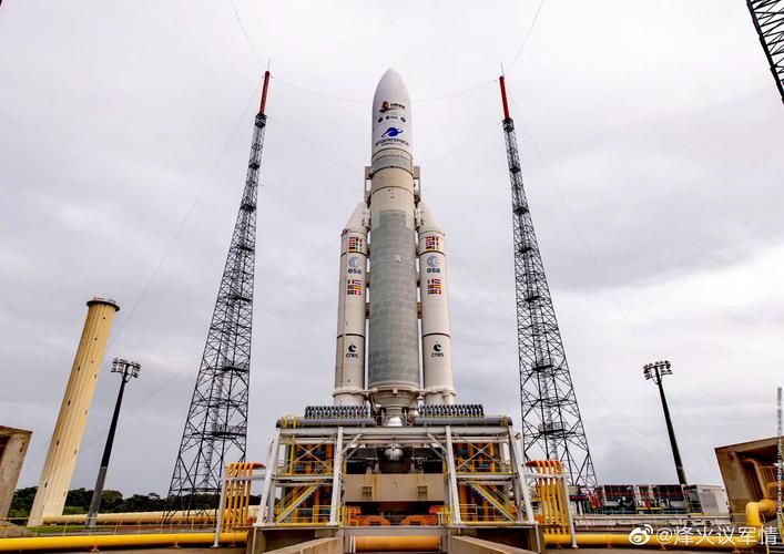 法属圭亚那欧洲太空港发射塔架上的阿丽亚娜5号运载火箭