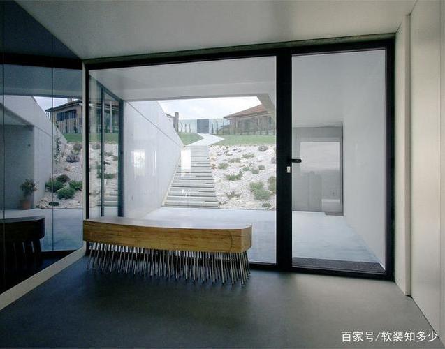 该地块位于葡萄牙莫塔瓜县的阿尔马辛哈,从对角线可以看到阿圭拉大坝