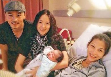 有网友称蔡少芬此照片要比她老公张晋帅,张晋个人资料因蔡少芬受关注.
