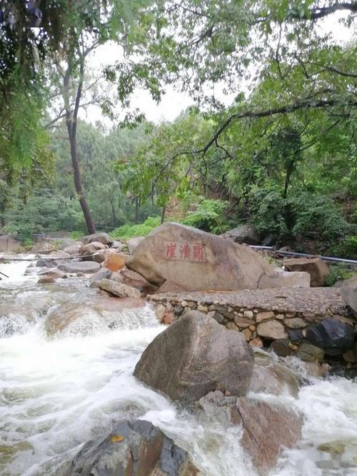 罗汉泉 位于泰山中路万仙楼后中溪东罗汉崖泰安林科院实验林场驻地.