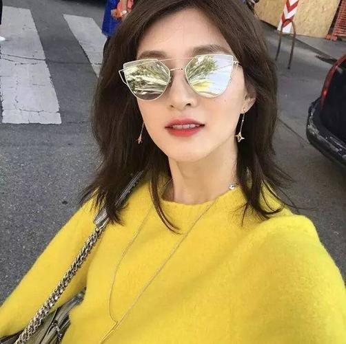 "直男斩"江疏影也喜欢在ins上分享自己的生活.