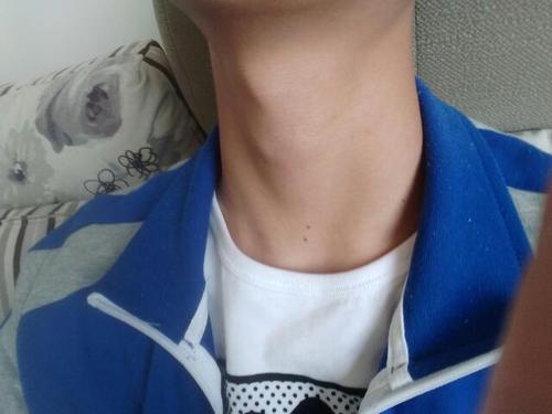 我才15岁,这喉结是大还是小?