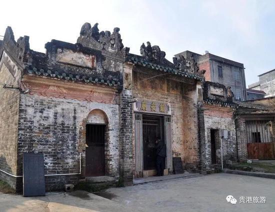 是嘉庆年间由乡人集资请广东师傅所建,属两进三开间砖木结构单体建筑.