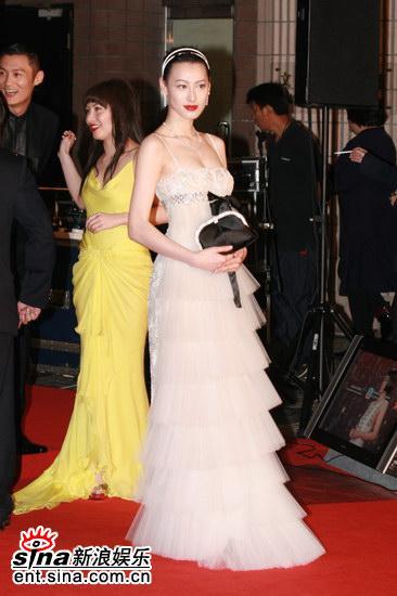 云之东/文  看了几年的香港电影金像奖女星红地毯秀,本届无疑是最乏味