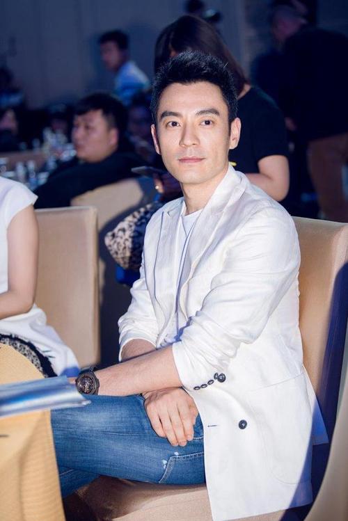 李光洁亮相中国慈善榜发布典礼荣获年度慈善明星