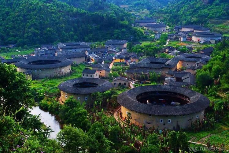 福建土楼,中国古建筑一朵奇葩,俯视宛如花一朵,旁看.