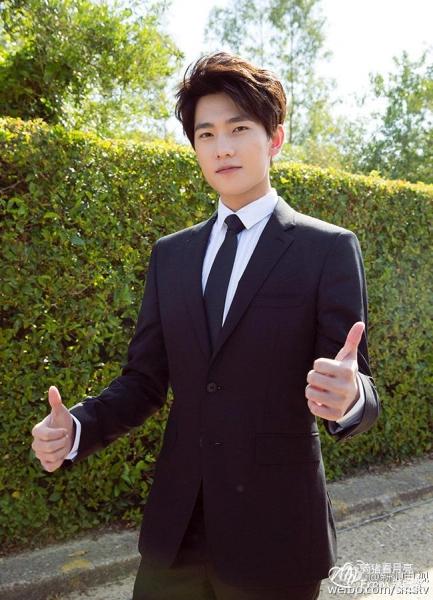 娱乐八卦帮 杨洋2016年里约奥运会圣火采集仪式上的帅照来袭~   骑猪