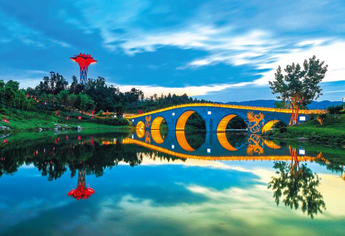 达州莲花湖:一朵石莲映碧波