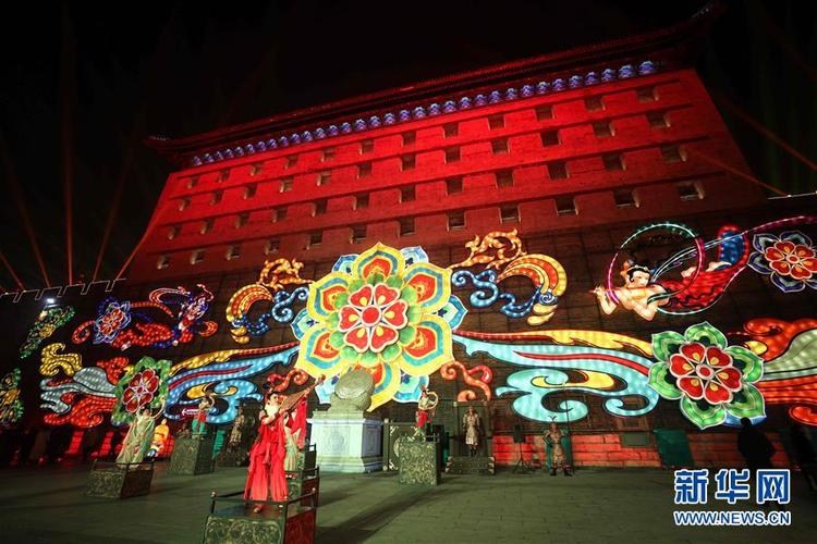 西安城墙新春灯会亮灯