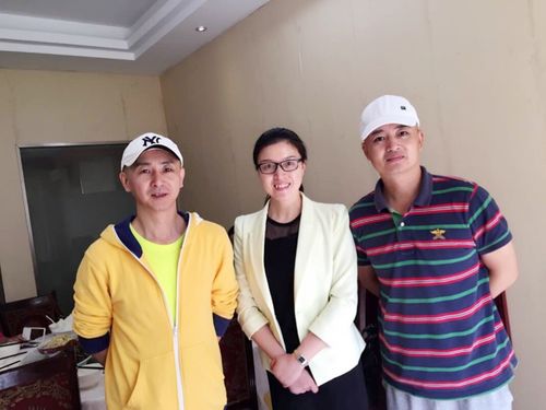 由我驾车去高铁站接待国家一级演员董家林老师及潘文庆老师,荣幸备至!