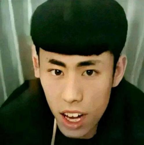 跟老八同桌吃饭是什么感受?过来人表示太难了,一桌人没谁敢动筷子