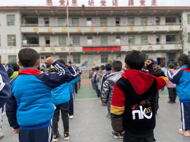 清镇市卫城小学扎实上好"开学第一课"