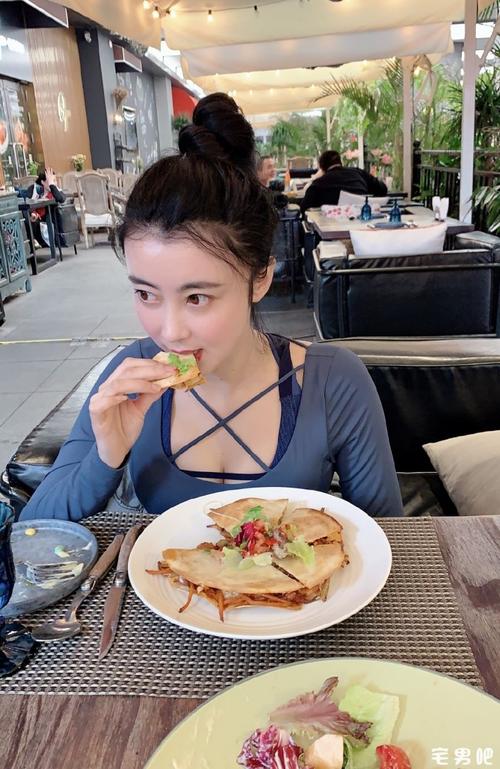 健身房美女老板娘doria小鱼经常锻炼身材就是好