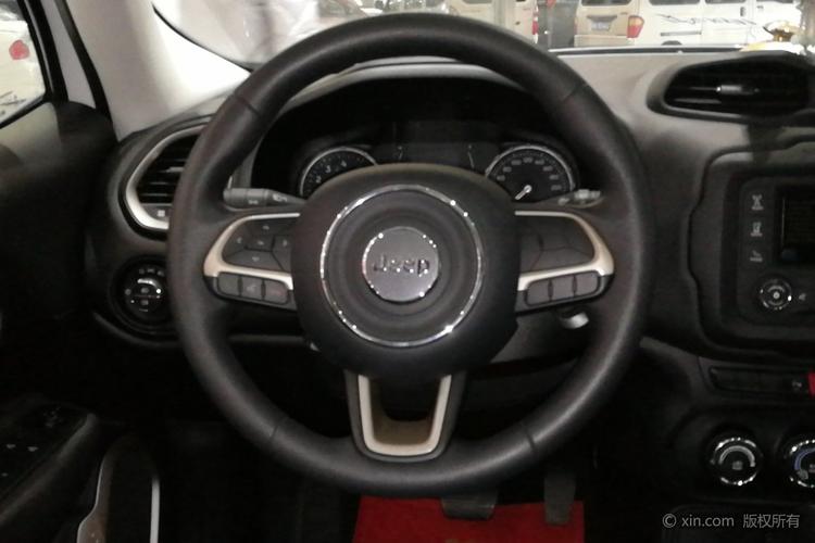 jeep自由侠方向盘