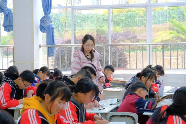 富源县第六中学与兄弟学校开展联合教研活动