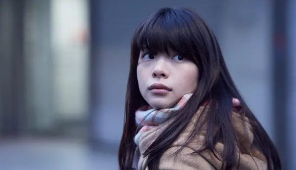 日本灰色电影《粉与灰》:戏里戏外都是人生,活在别人的影子中