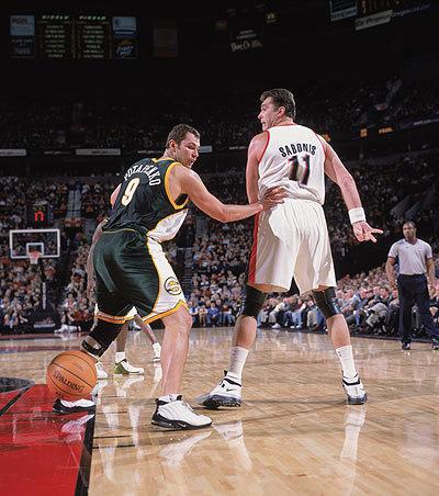 阿维达斯-萨博尼斯