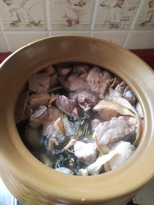 菜干南北杏猪肺汤