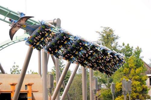 国际新闻 国际要闻 返回首页 图:大阪环球影城的"飞天翼龙"过山车号称