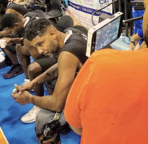 全世界也就只有他们40岁还能在球场上耍流氓了