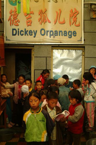 在拉萨德吉孤儿院拍摄