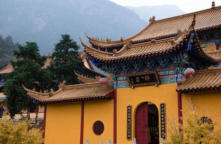 庐山佳处千年古寺万杉寺