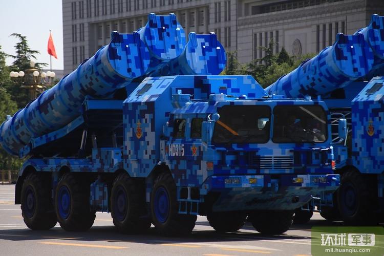 阅兵现场的鹰击-62反舰导弹