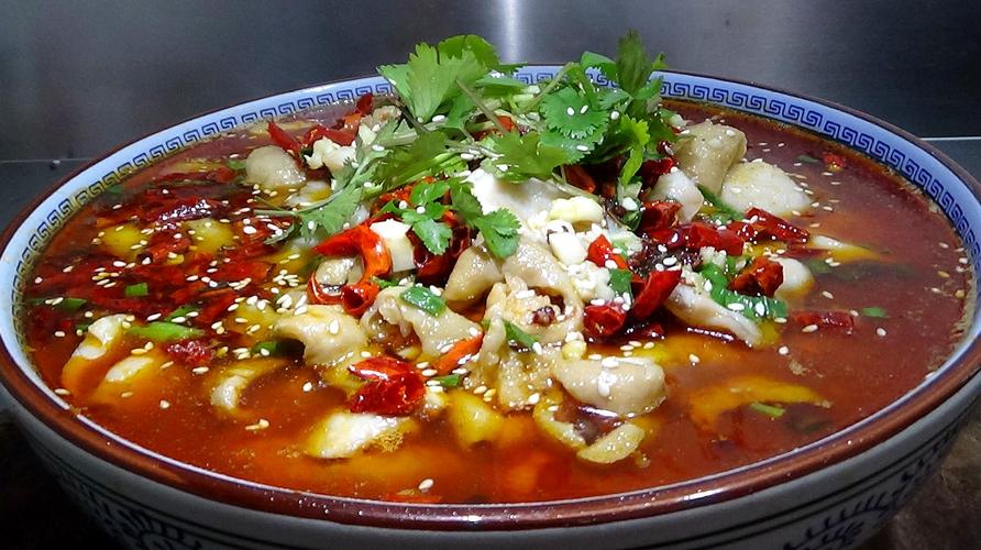 大厨教你肥肠鱼的正确做法,香辣过瘾又解馋,下酒又下饭!